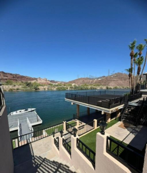 Cliff Hanger, River access with dock